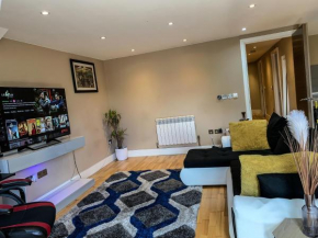 Entire 2 bedroom Apartment, Kingston Upon Thames